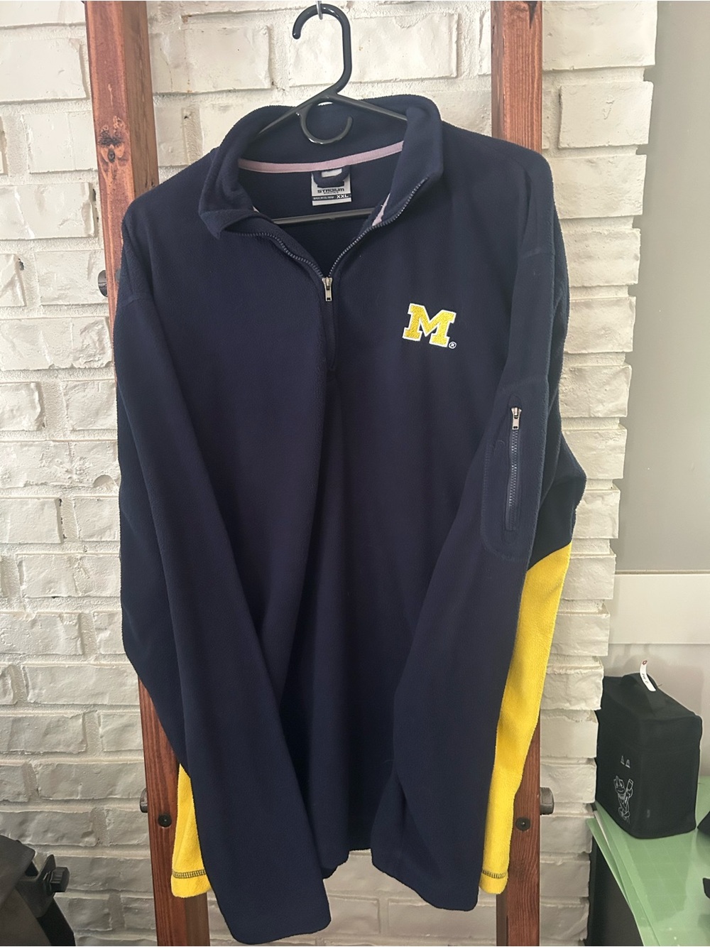 Men's Blue University Of Michigan 1/4 Zip Pullover Fleece Long Sleeve. XXL